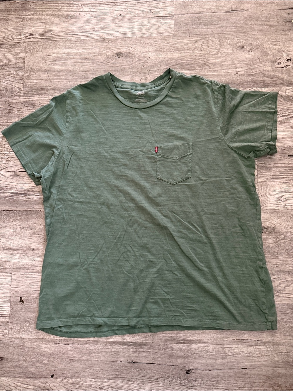Levi's Men's Crew Neck Pocket Tee in Olive
